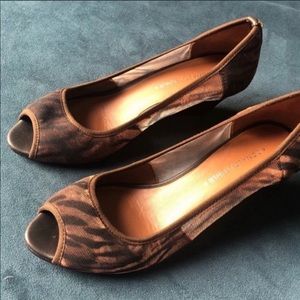 Donald Pliner mesh wedges 6.5